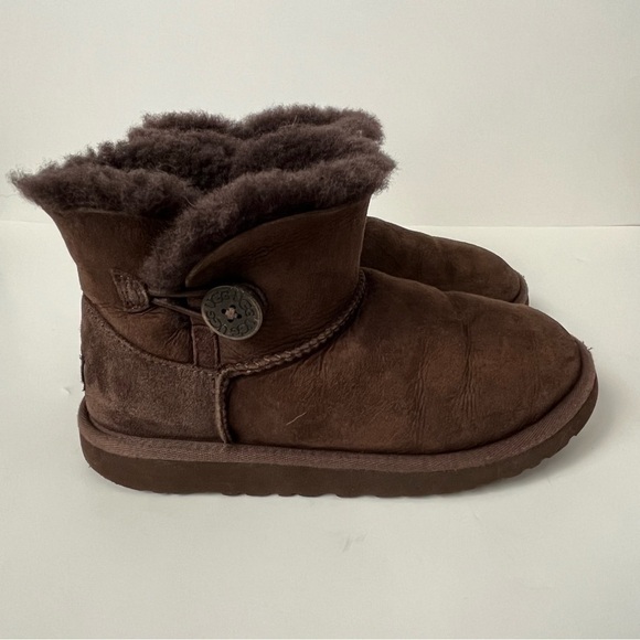 Chocolate Brown UGG Boots. Size US4 - Picture 2 of 11
